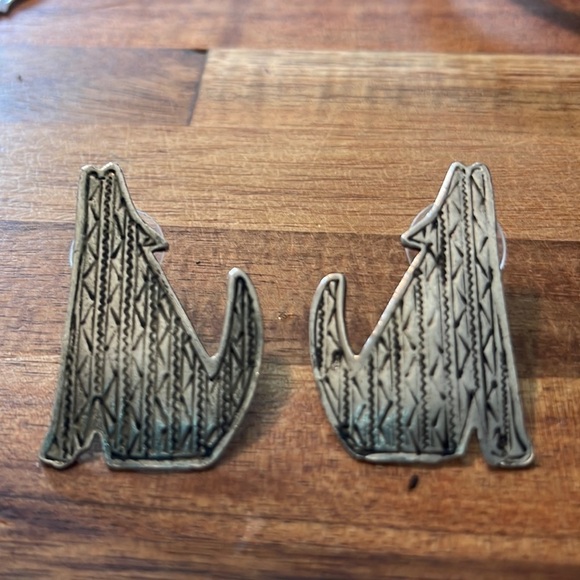 JJ Jonette Jewelry - Jj Jonette Southwest 1988 Howling Wolf Pierced Earrings. P/A